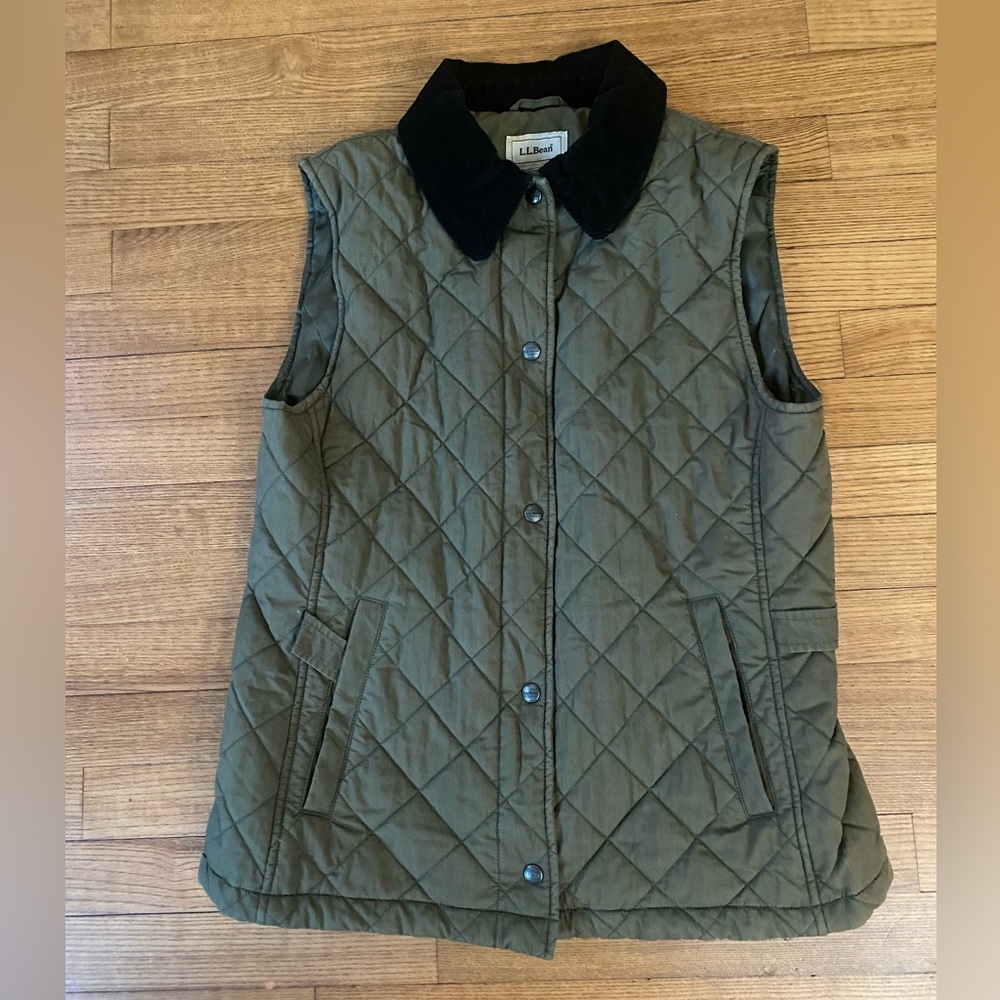 L.L. Bean Women’s Barn Quilted Vest M Olive Green Corduroy Trim Zip Snap Riding